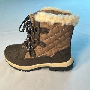 NWT size one children’s bear paw waterproof boots